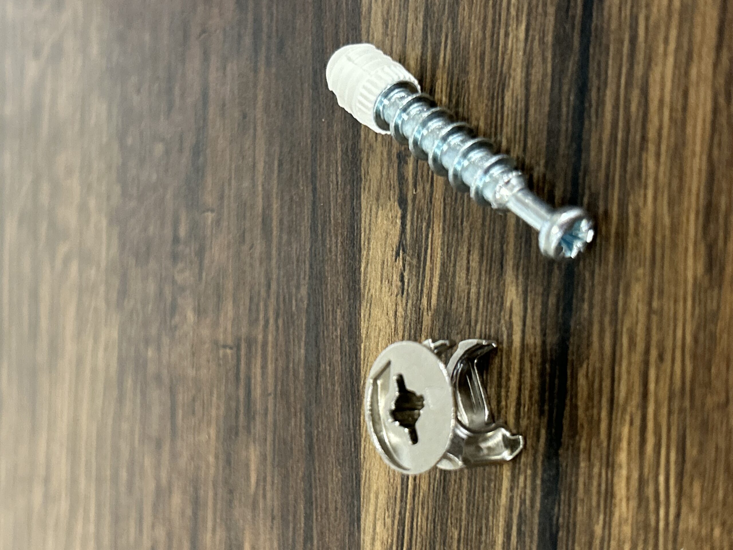 EKSCENTAR Ø15 SA STEZNIM VIJKOM