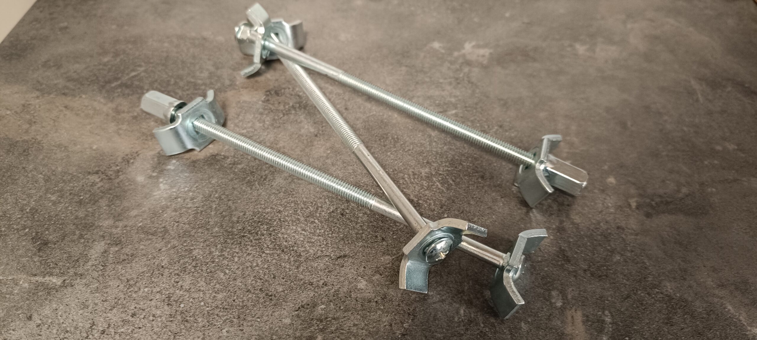 VEZNIK ZA SPAJANJE RADNIH PLOČA